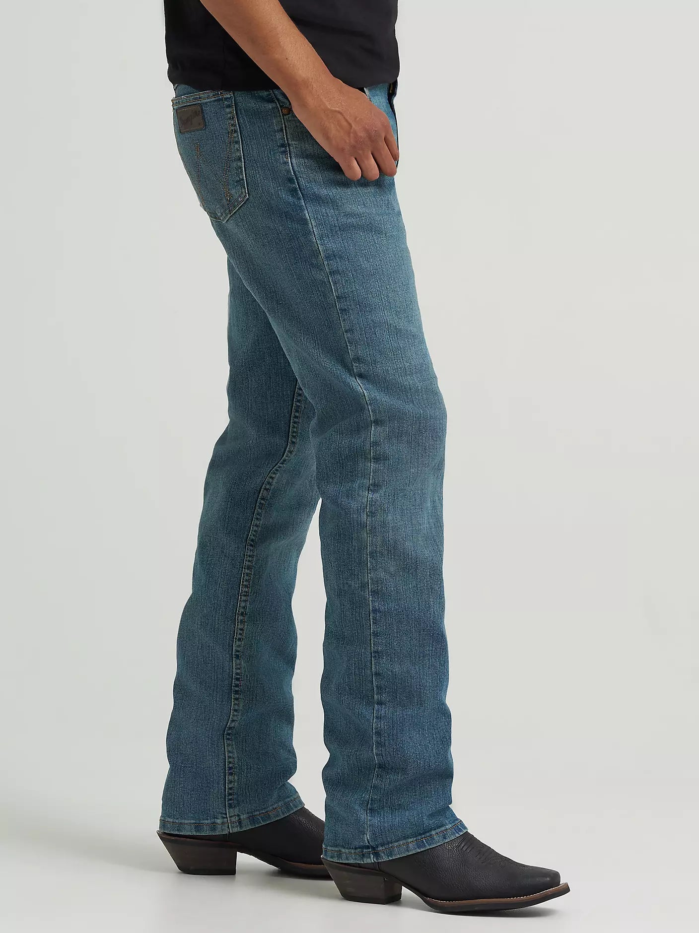WRANGLER® 20X® ADVANCED COMFORT 02 COMPETITION REGULAR JEAN 1002MACBA