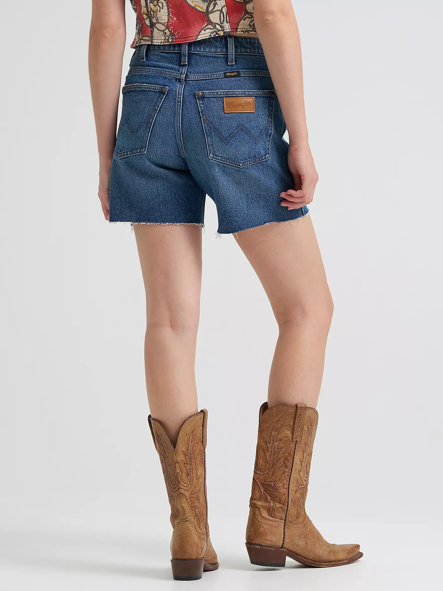 WOMEN'S WRANGLER® MID-LENGTH COWBOY SHORT 112373361