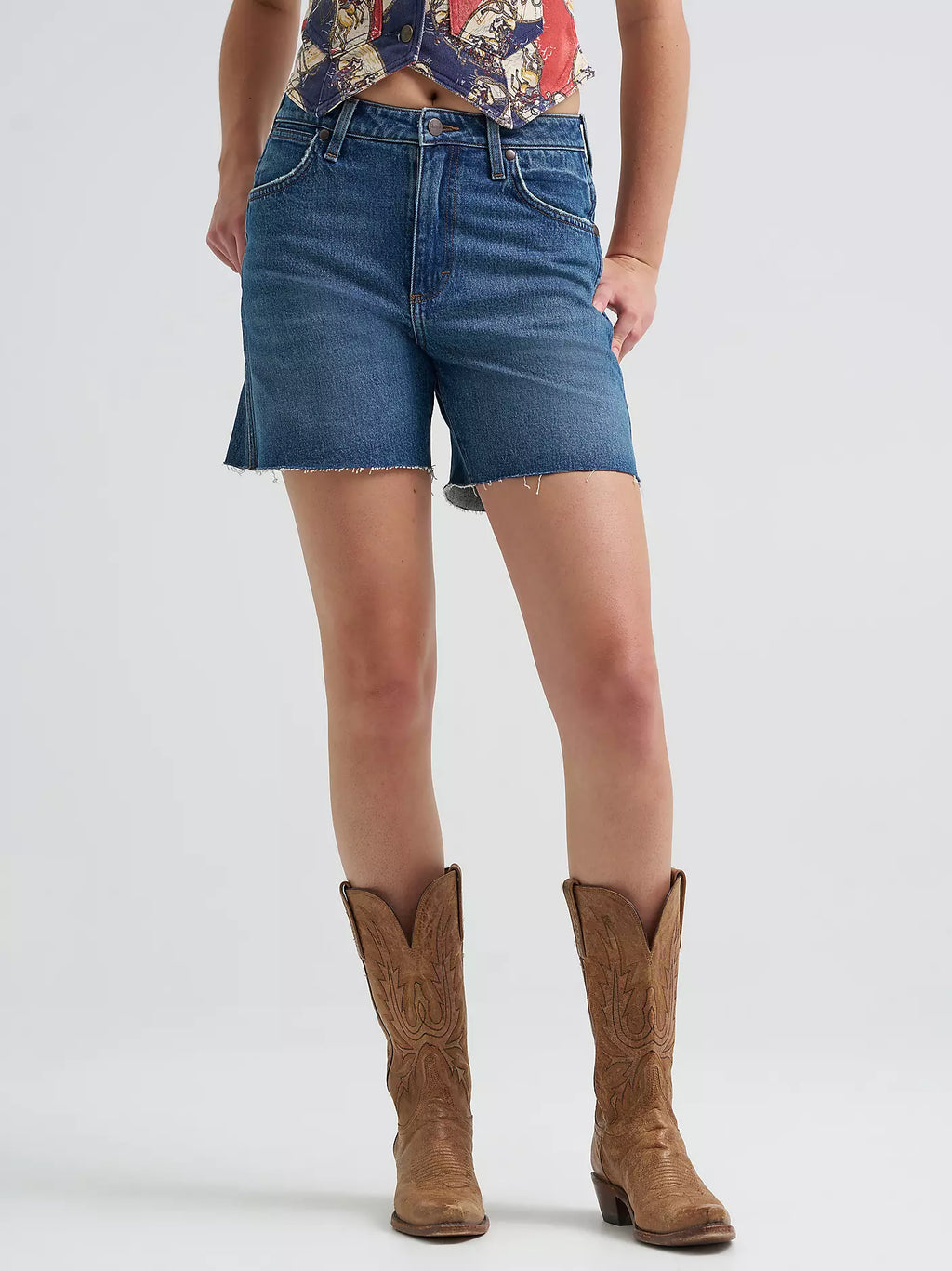 WOMEN'S WRANGLER® MID-LENGTH COWBOY SHORT 112373361