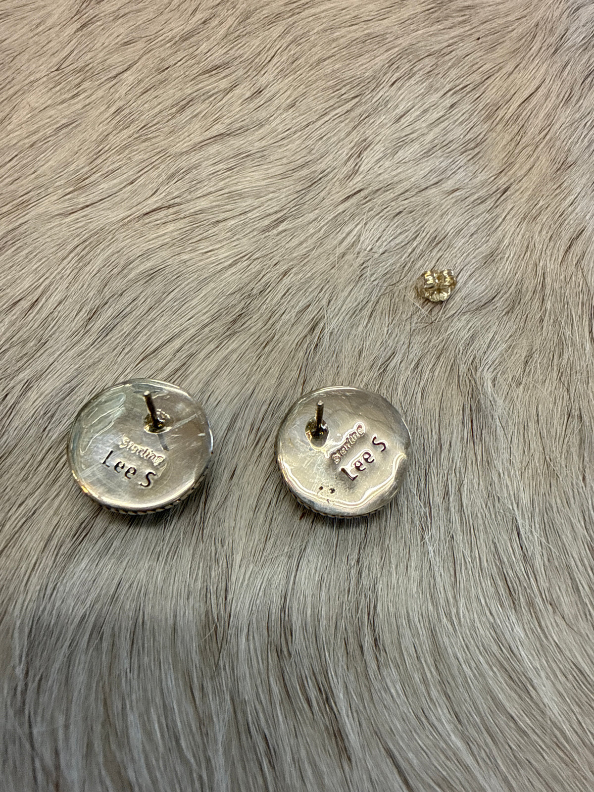 Round Turq Studs 95393