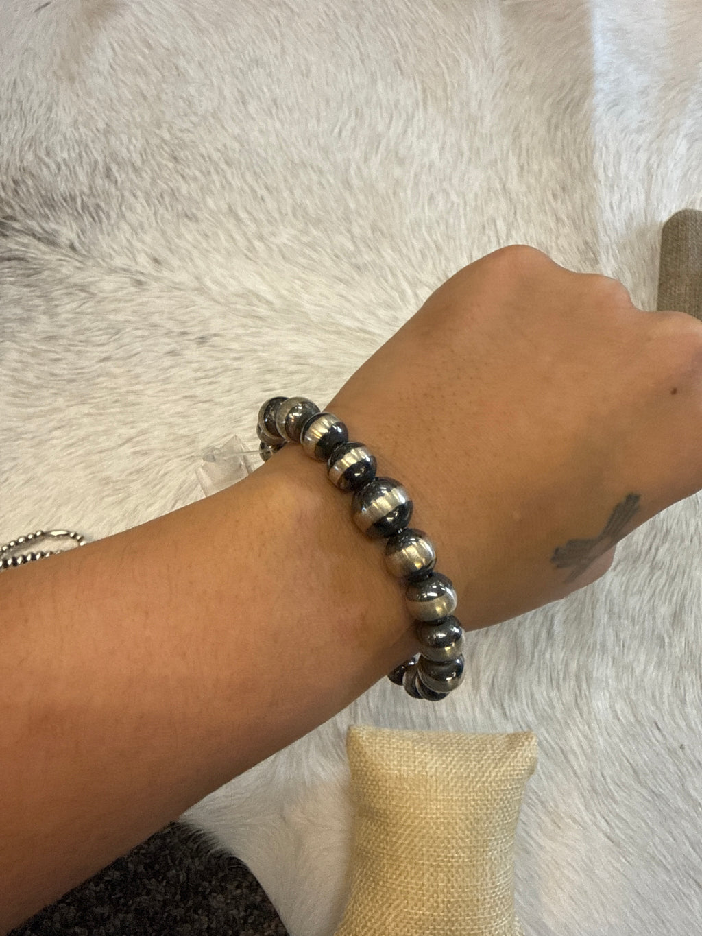 Navajo Pearl Cuff 095377