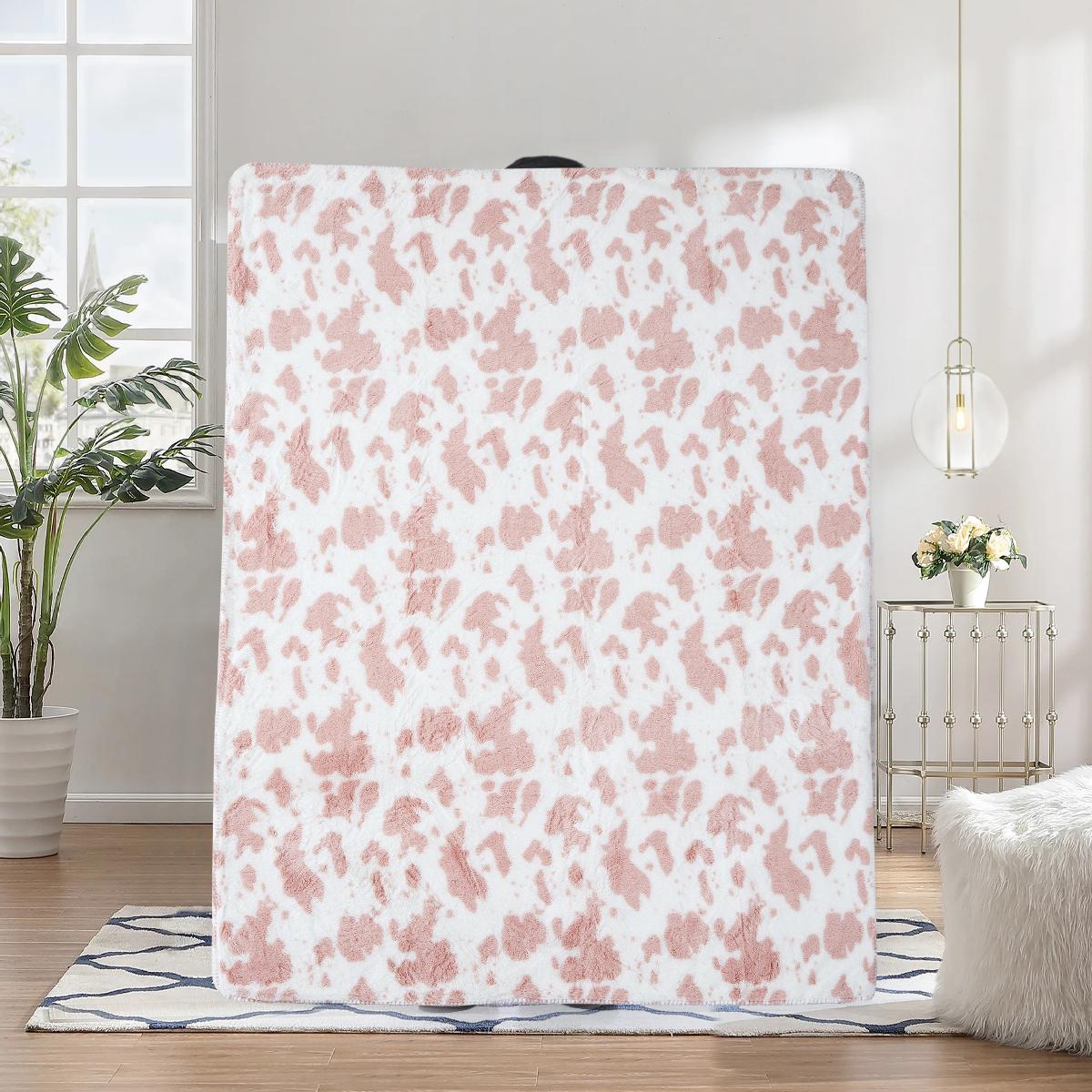 DTR24061 Strawberry Cow throw